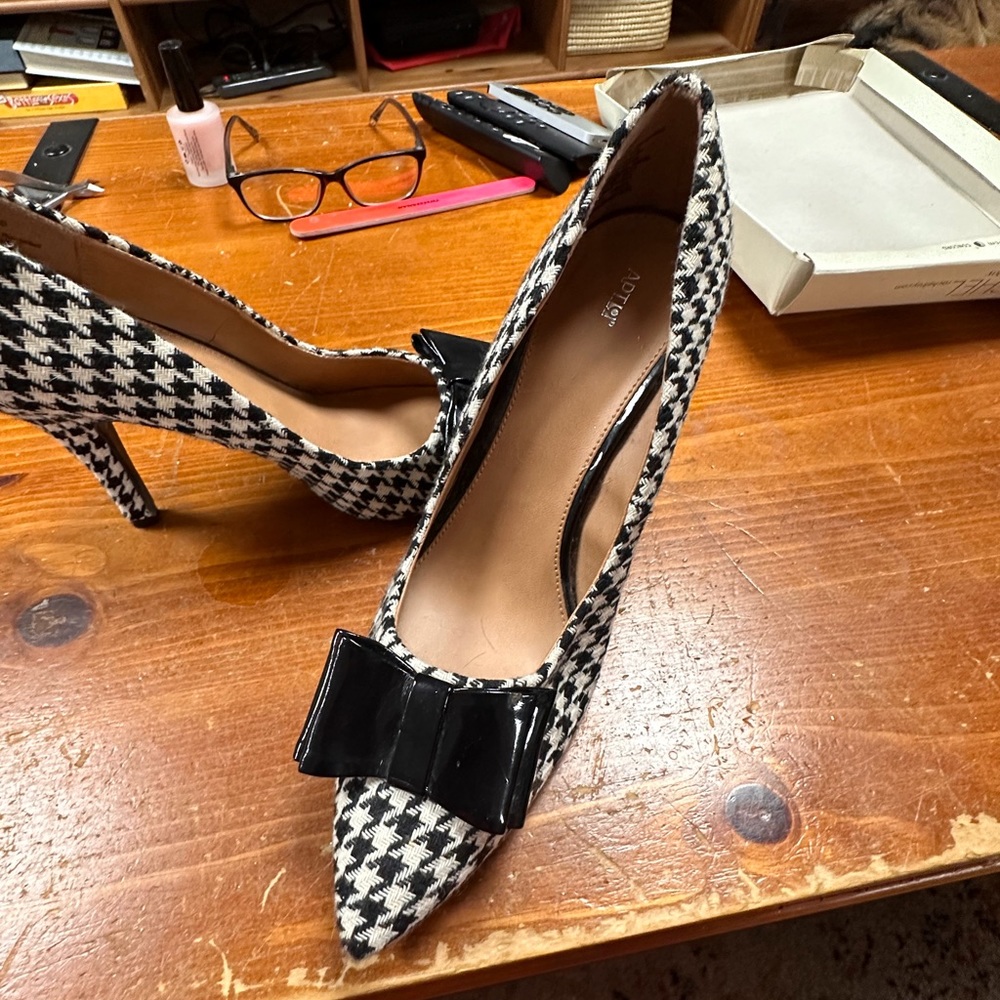 APT 9 houndstooth heels